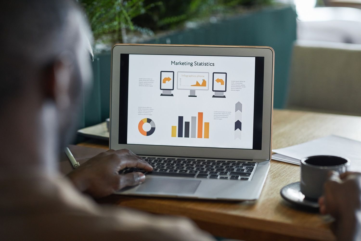 businessman analyzing marketing statistics f83ubqy.jpg